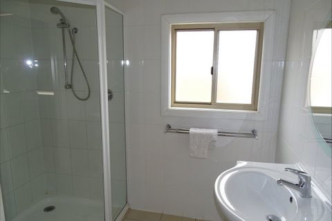 Silver Hill Townhouse - Accommodation NSW 9