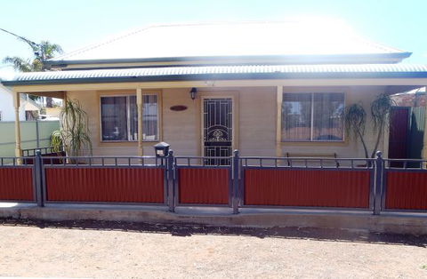 Silver Hill Townhouse - Accommodation NSW 10
