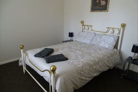 Silver Hill Townhouse - Accommodation NSW 12