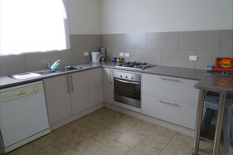 Silver Hill Townhouse - Accommodation NSW 13