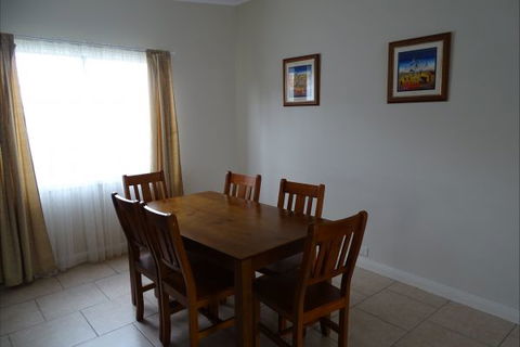 Silver Hill Townhouse - Accommodation NSW 14