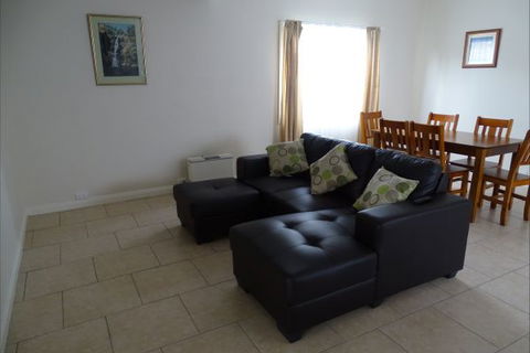 Silver Hill Townhouse - Accommodation NSW 15