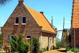 The Lily Dutch Windmill - Accommodation NSW 4