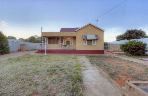 The Lodge Outback Motel - Accommodation NSW 6