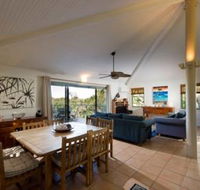 The Retreat Beach Houses - Accommodation NSW