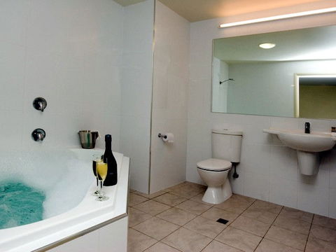 Travelodge Hotel Hobart Airport - Accommodation NSW 4