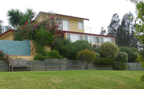Whitby On Wallis Lakefront Holiday Cottage - Accommodation NSW 0