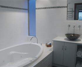 Karma Chalets And Karisma Spa - Accommodation NSW 2