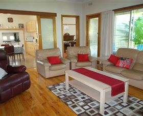 Acacia Park Farm House - Accommodation NSW 6