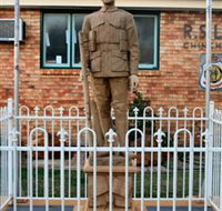 Soldier Statue Memorial Chinchilla - Accommodation NSW