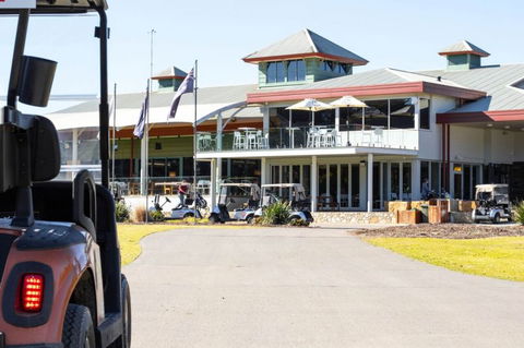 Club Catalina - Accommodation NSW 4