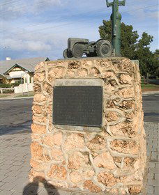 Ferguson Tractor Monument - Accommodation NSW 2
