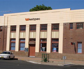 Moree Heritage And Art Deco Guided Walk - Accommodation NSW 2