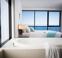 Mantra Circle On Cavill - Accommodation NSW