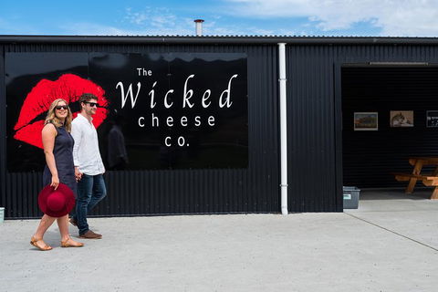 A Sommelier Guided Tour: Thursday Afternoon Wine Gin Cheese & Cocktails - Accommodation NSW 1