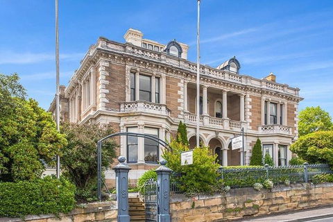 A Sommelier Guided Tour: Thursday Afternoon Wine Gin Cheese & Cocktails - Accommodation NSW 7