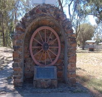 Jindera Pioneer Cairn - Accommodation NSW