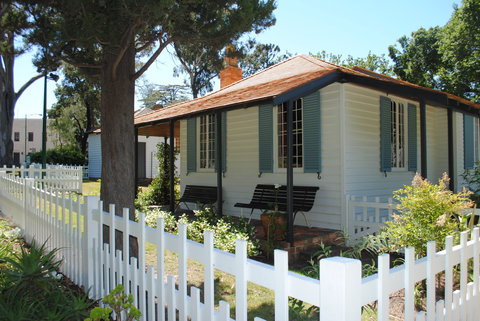 La Trobe's Cottage - Accommodation NSW 2