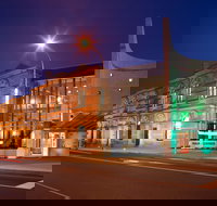 The Riddoch  Main Corner Complex - Accommodation NSW