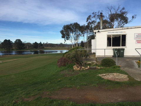 Oatlands Golf Course - Accommodation NSW 0