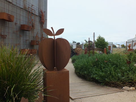 Overwrought Sculpture Garden And Gallery - Accommodation NSW 1
