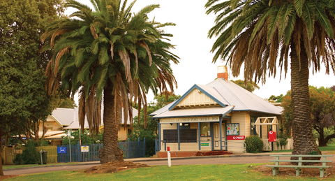 The Flinders Hinterland Scenic Drive - Accommodation NSW 0