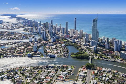 Arrival Private Transfers From Gold Coast Airport OOL To Gold Coast City - Accommodation NSW 3