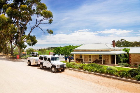 Two Hands Wines \'Flagship Vineyard Experience\' - Accommodation NSW 0