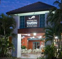 Runaway Bay Tavern - Accommodation NSW