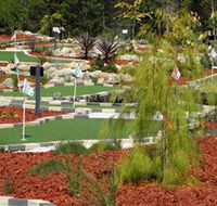 18 Hole Mini Golf - Club Husky - Accommodation NSW