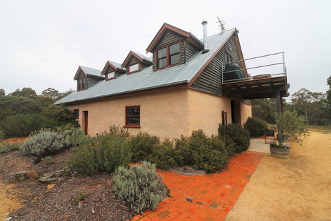 Yarralaw Springs Wines  - Cellar Door Wine Tasting - Accommodation NSW 2