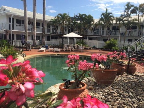 Cairns New Chalon - Accommodation NSW 3