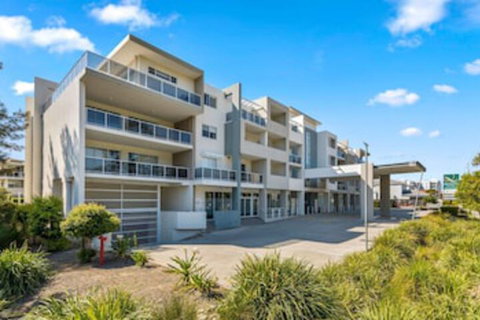 Quality Suites Pioneer Sands - Accommodation NSW 0