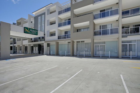 Quality Suites Pioneer Sands - Accommodation NSW 3