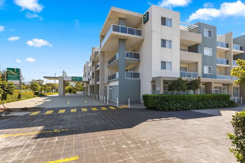 Quality Suites Pioneer Sands - Accommodation NSW 2