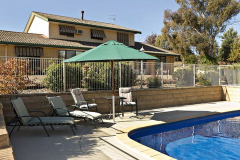 Hilltops Retreat Motor Inn - Accommodation NSW 2