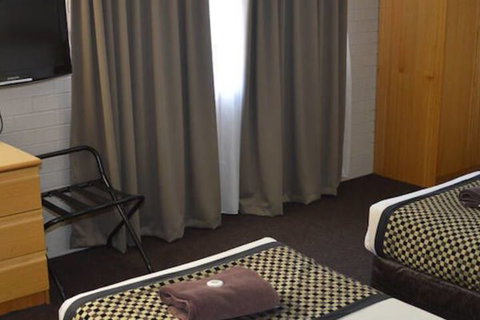 Hilltops Retreat Motor Inn - Accommodation NSW 7