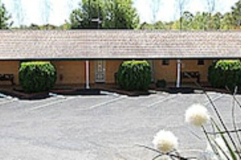 Hilltops Retreat Motor Inn - Accommodation NSW 0