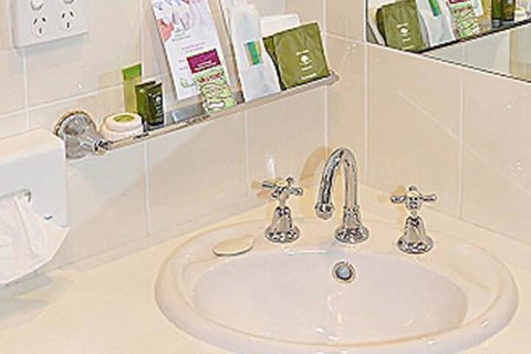 Hilltops Retreat Motor Inn - Accommodation NSW 4