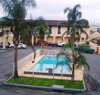 Econo Lodge Hacienda International - Accommodation NSW