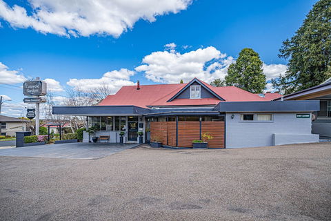 Cotswold Gardens - Accommodation NSW 4