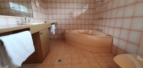 Pines Country Club Motor Inn - Accommodation NSW 6