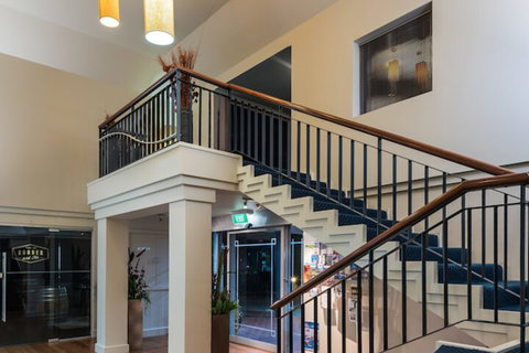 Bellevue On The Lakes - Accommodation NSW 6