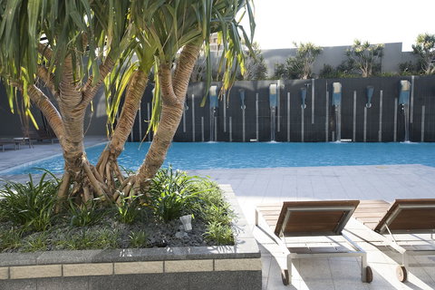 Mantra Circle On Cavill - Accommodation NSW 4