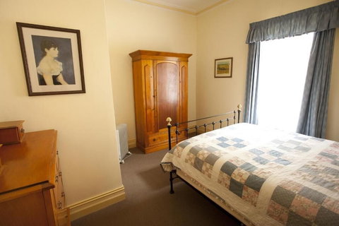 Robe House - Accommodation NSW 2