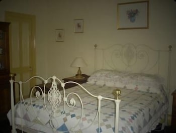 Robe House - Accommodation NSW 5