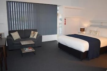 Penguin Seaside Motel - Accommodation NSW 2