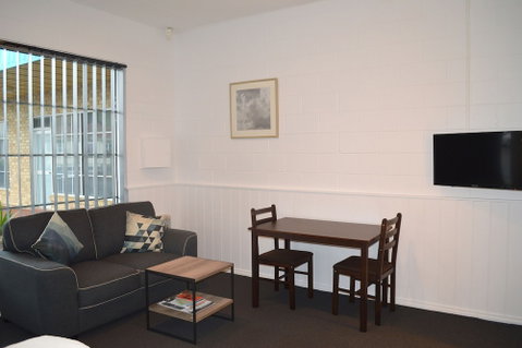 Penguin Seaside Motel - Accommodation NSW 5