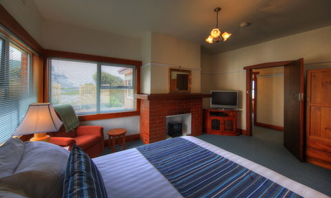 Stanley Village Waterfront Accommodation - Accommodation NSW 6