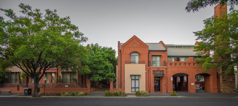 Majestic Old Lion Apartments - Accommodation NSW 0